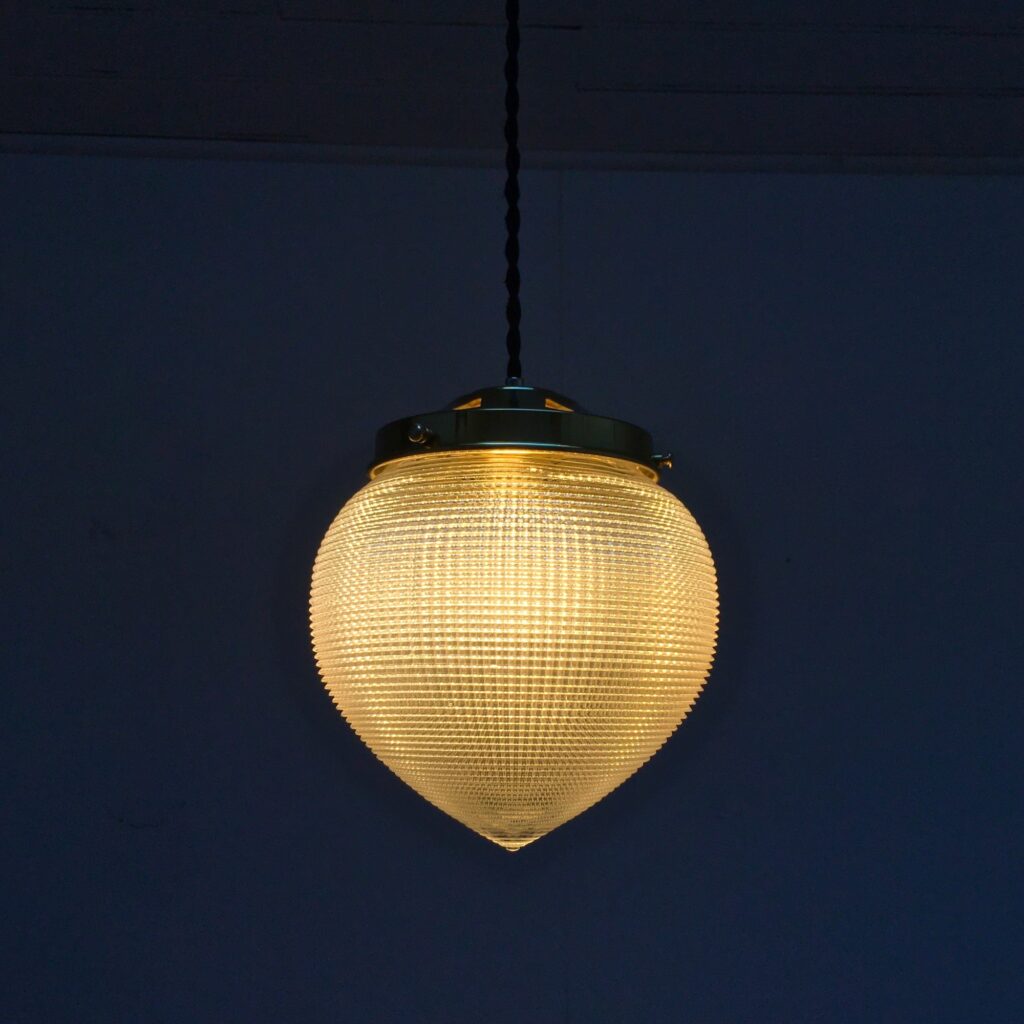Suspension_holophane_n°7_Maison_Liedekerke_maison-lk.com-1.jpg