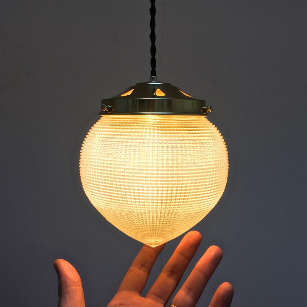 Suspension_holophane_n°7_Maison_Liedekerke_maison-lk.com-2.jpg