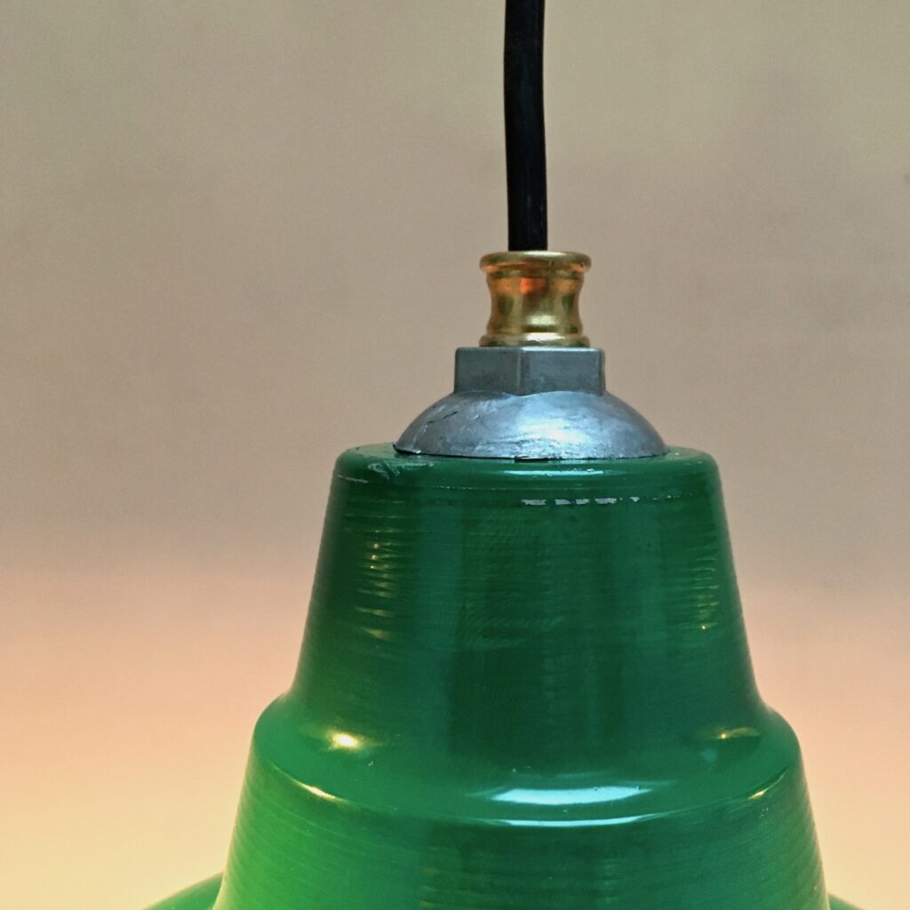 Suspension_industrielle_verte_Maison_Liedekerke_maison-lk-4.jpeg