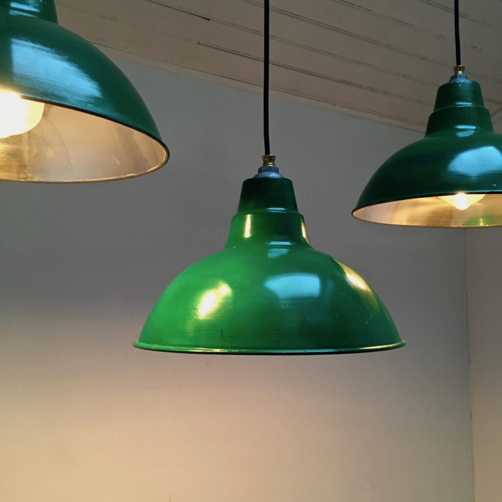 Suspension_industrielle_verte_Maison_Liedekerke_maison-lk-5-.jpeg