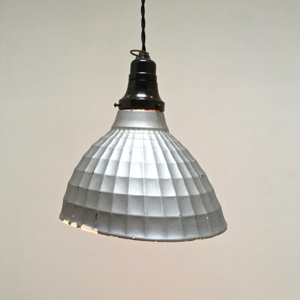 Suspension_merurise_reflektor_bakelite_maison_liedekerke_LK_1.jpg