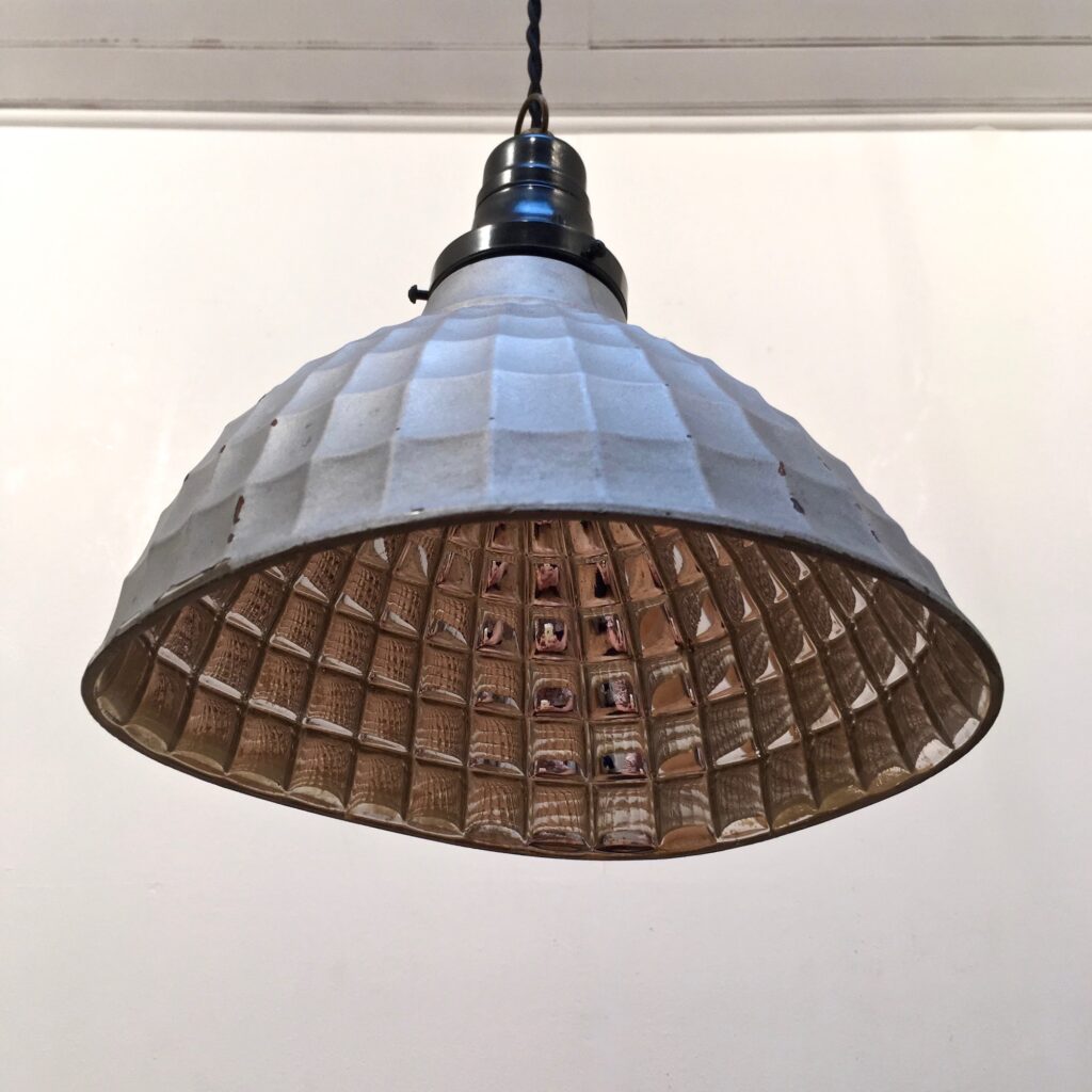 Suspension_merurise_reflektor_bakelite_maison_liedekerke_LK_2.jpg