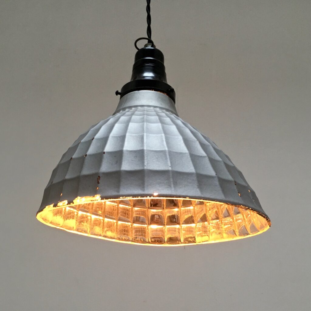 Suspension_merurise_reflektor_bakelite_maison_liedekerke_LK_6.jpg