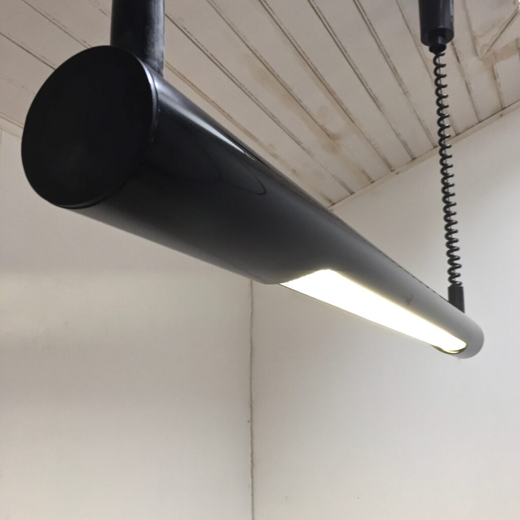 Suspension_neon_ressorts_Massive_Maison-Liedekerke_maison-lk.com-1.jpg