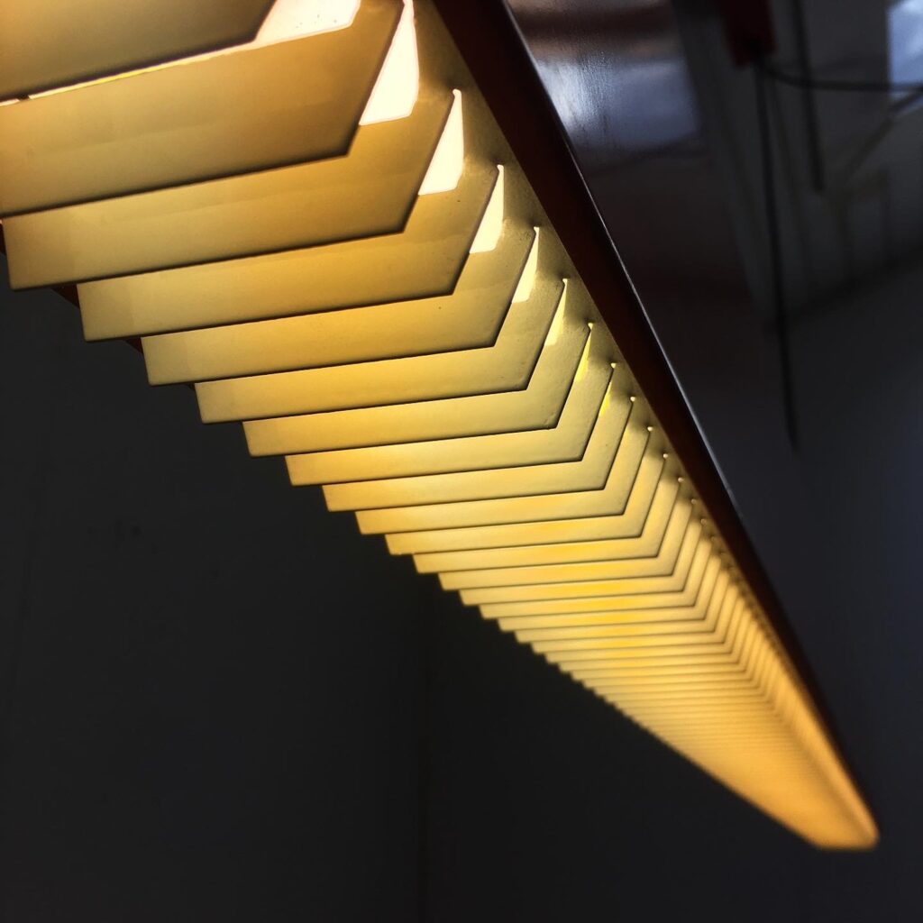 Suspension_neon_rouge_1970_Maison_Liedekerke_maison-lk.com-1.jpg
