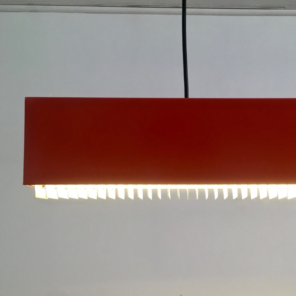 Suspension_neon_rouge_1970_Maison_Liedekerke_maison-lk.com-16.jpg