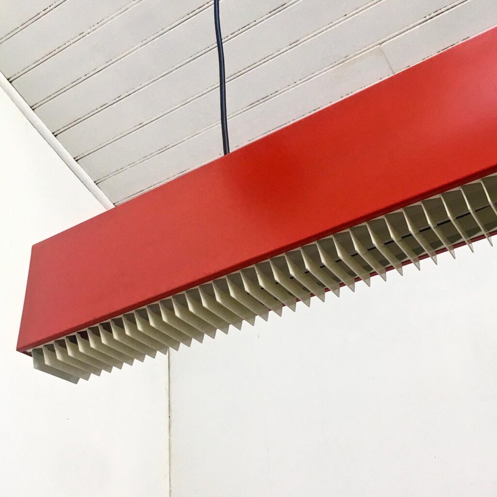 Suspension_neon_rouge_1970_Maison_Liedekerke_maison-lk.com-3.jpg