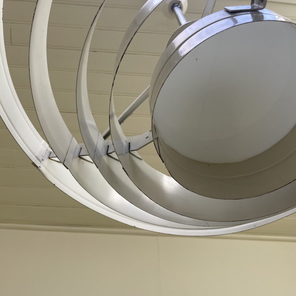 Suspension_pologne_polonaise_blanche_borens_space_age_maison_Liedekerke_LK_3.jpeg