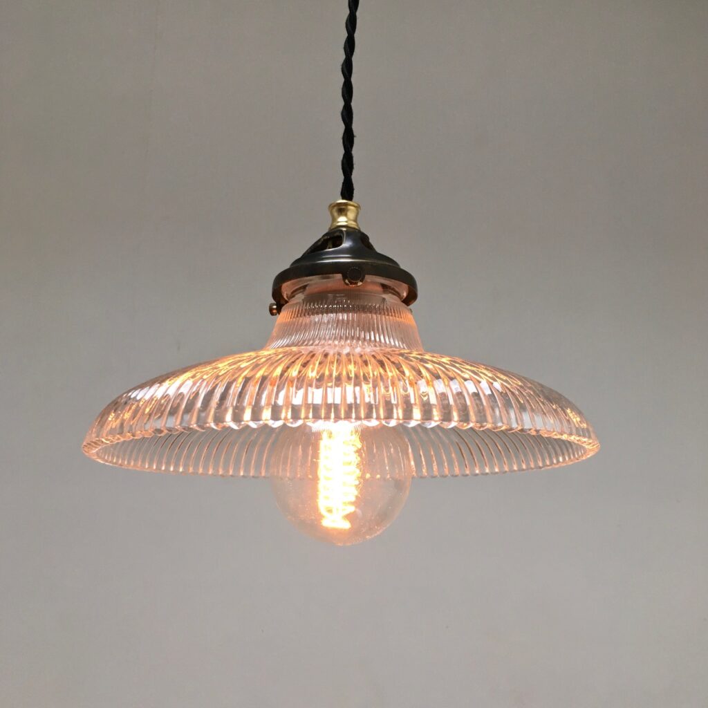 Suspension_verrerie_striee_Holophane_Maison_liedekerke_maison-lk-4.jpg