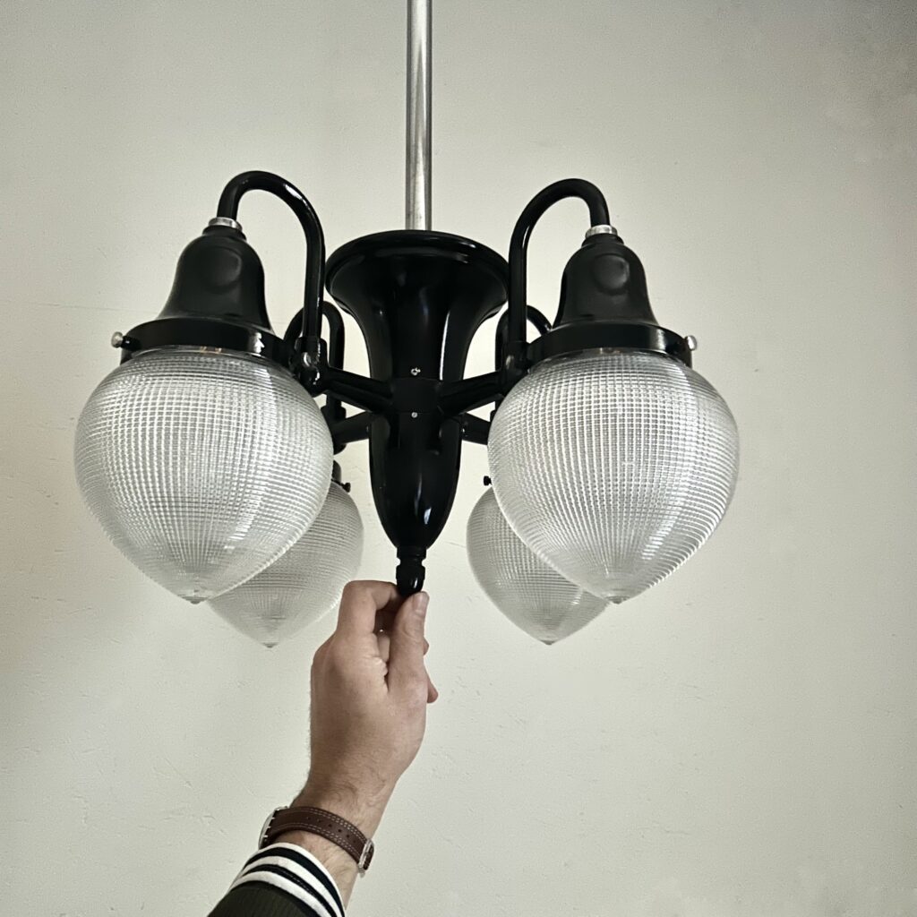 Suspensions_Lustre_holophane_dentiste_1920_design_industriel_maison_Liedekerke_LK_2.jpeg