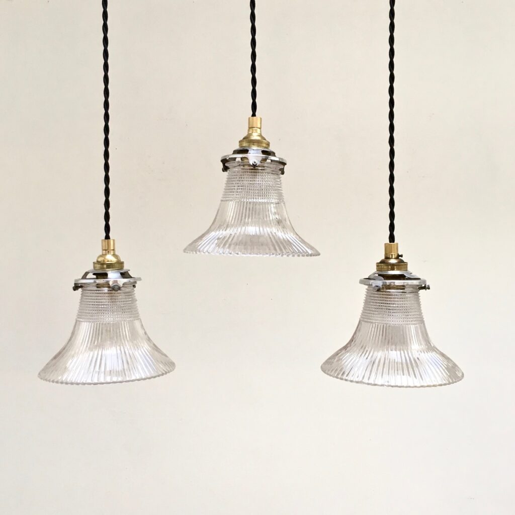 Trio-de-suspension-tulipe-_Maison_Liedekerke_maison-lk.jpg