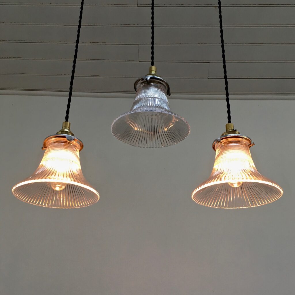 Trio-de-suspension-tulipe-vue-dessous_Maison_Liedekerke_maison-lk.jpg