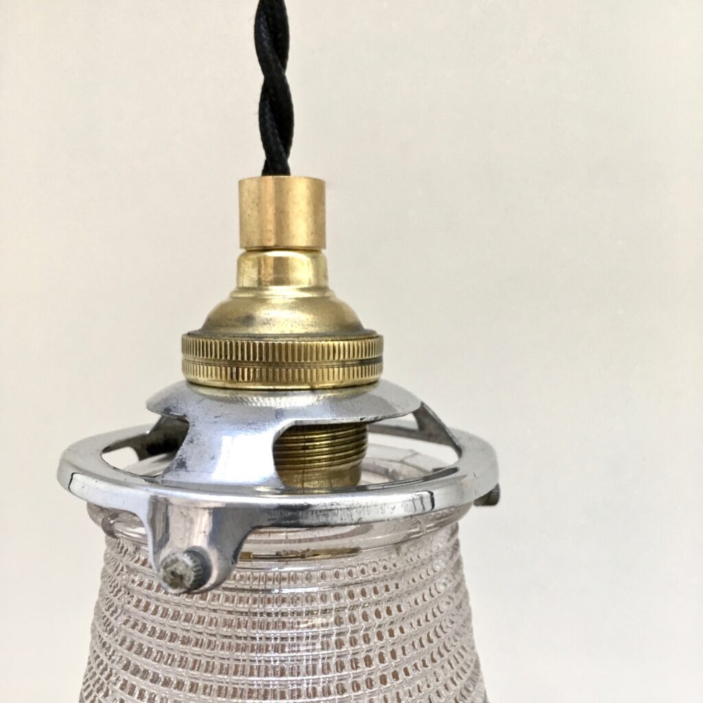 Trio-de-suspension-tulipe-zoom-accroche-_Maison_Liedekerke_maison-lk.jpg