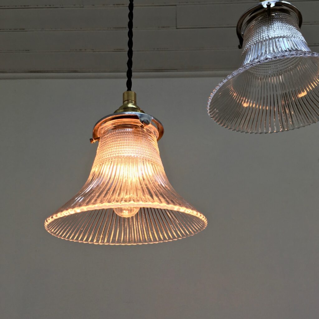 Trio-de-suspension-tulipe-zoom-allumee_Maison_Liedekerke_maison-lk.jpg