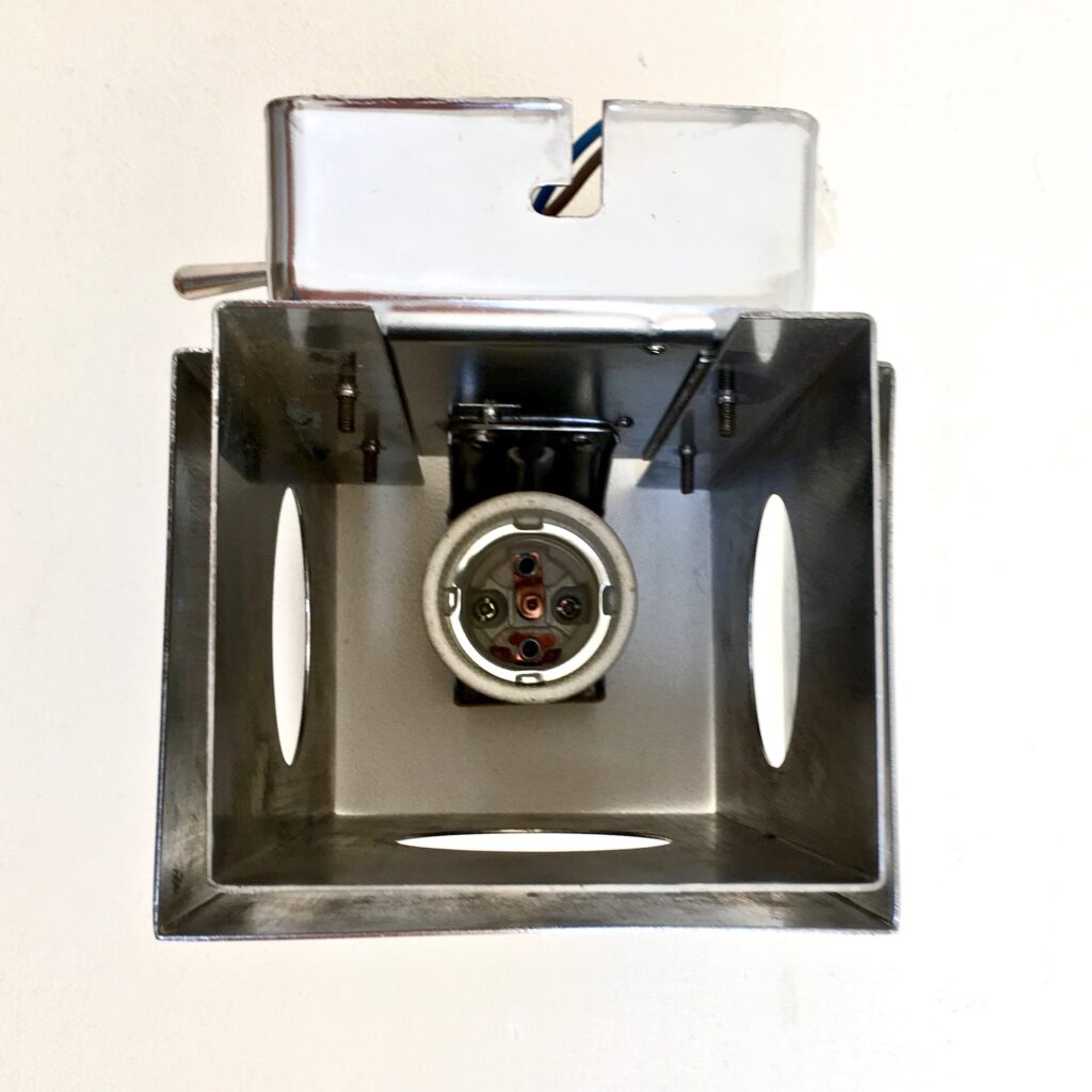 applique_cubique_chrome_maison_liedekerke_LK_7.jpg