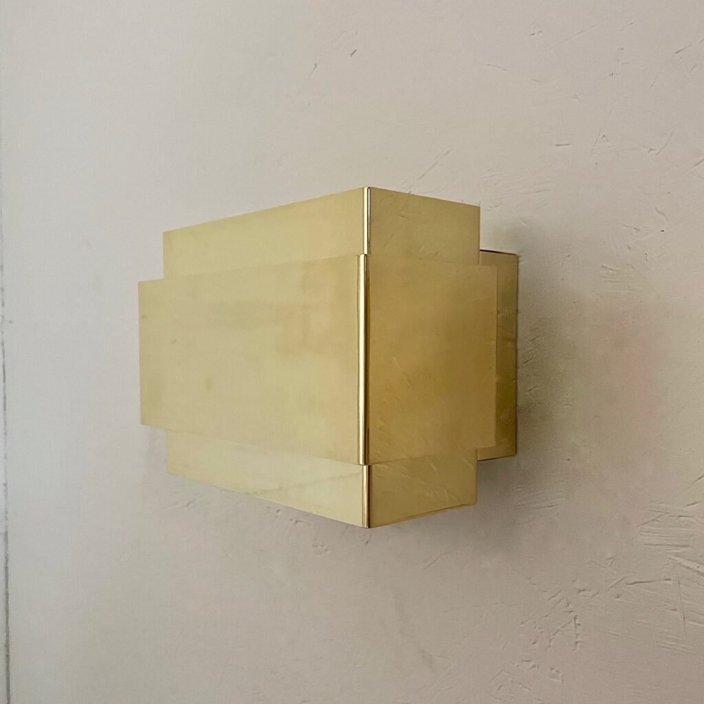 applique_cubique_laiton_poli_wabbes_maison_liedekerke_LK_2.jpeg