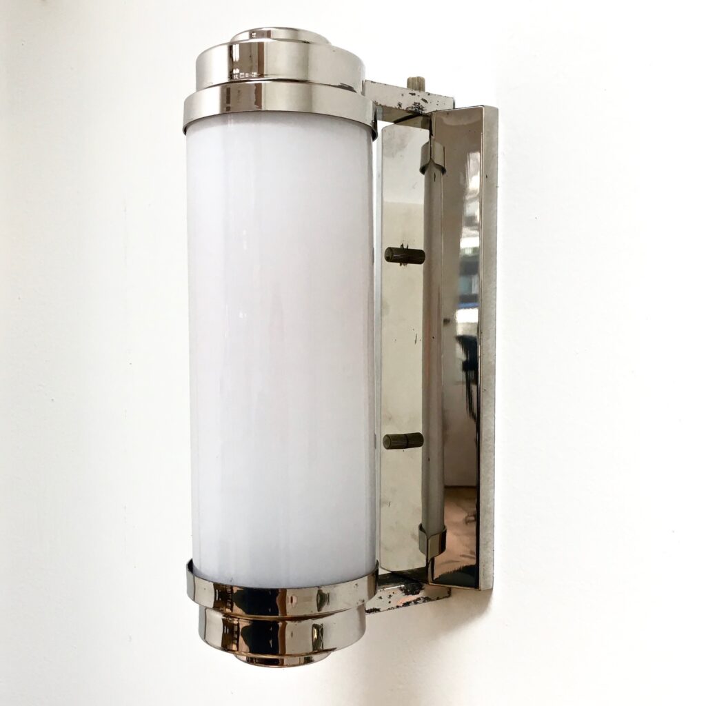 applique_tube_opalin_chrome_maison_liedekerke_lk_2.jpg