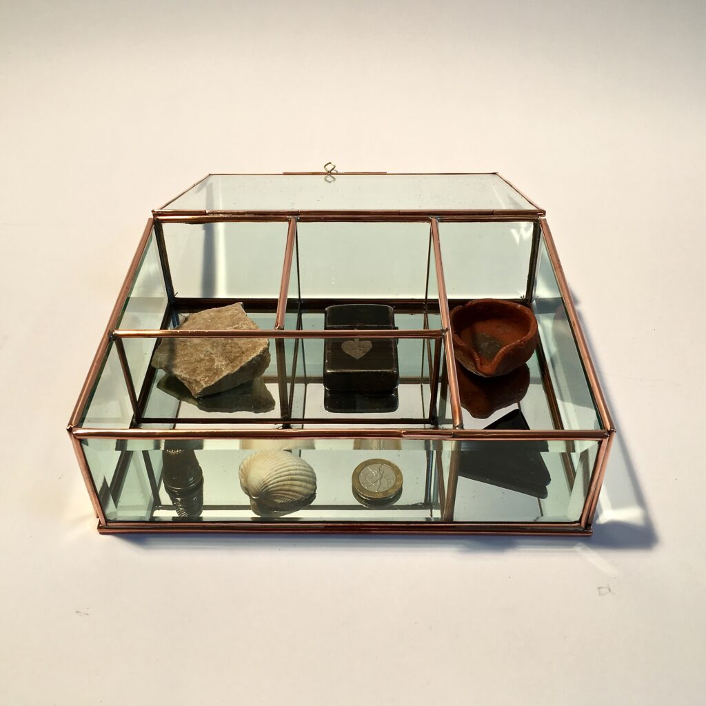 boite_vitrine_bijoux_cuivre_verre_bisote_liedekerke_maison-lk_3.jpg