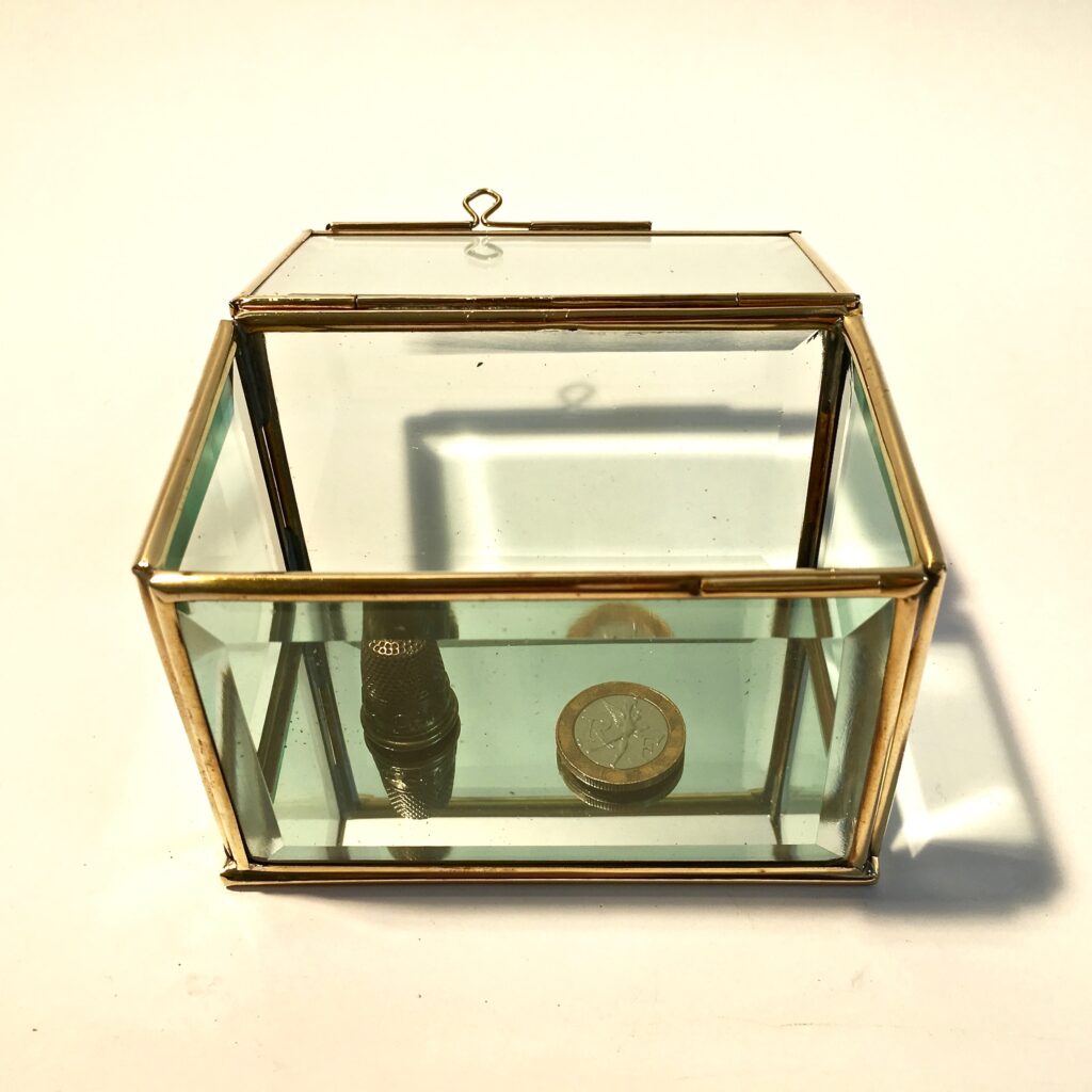 boite_vitrine_bijoux_laiton_verre_bisote_liedekerke_maison-lk_10.jpg