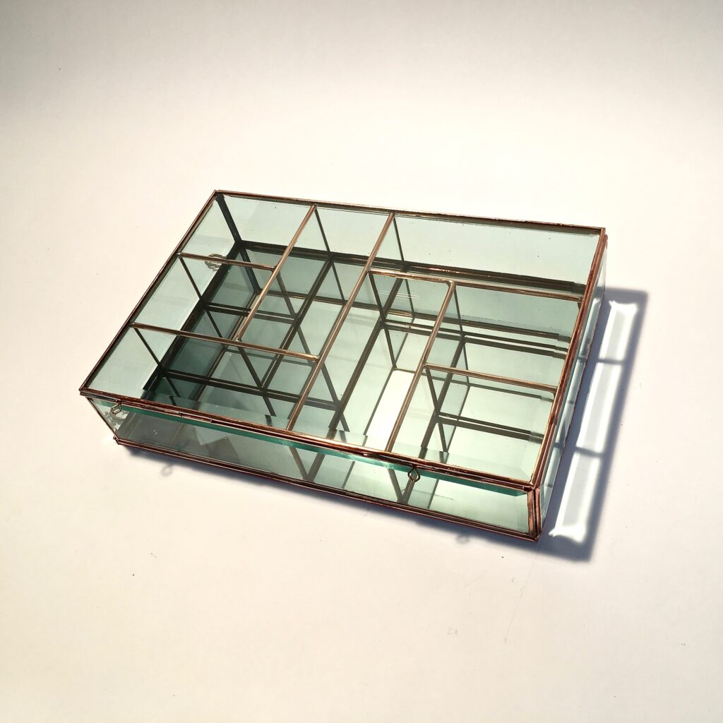 boite_vitrine_cuivre_verre_bisote_liedekerke_maison-lk_3.jpg