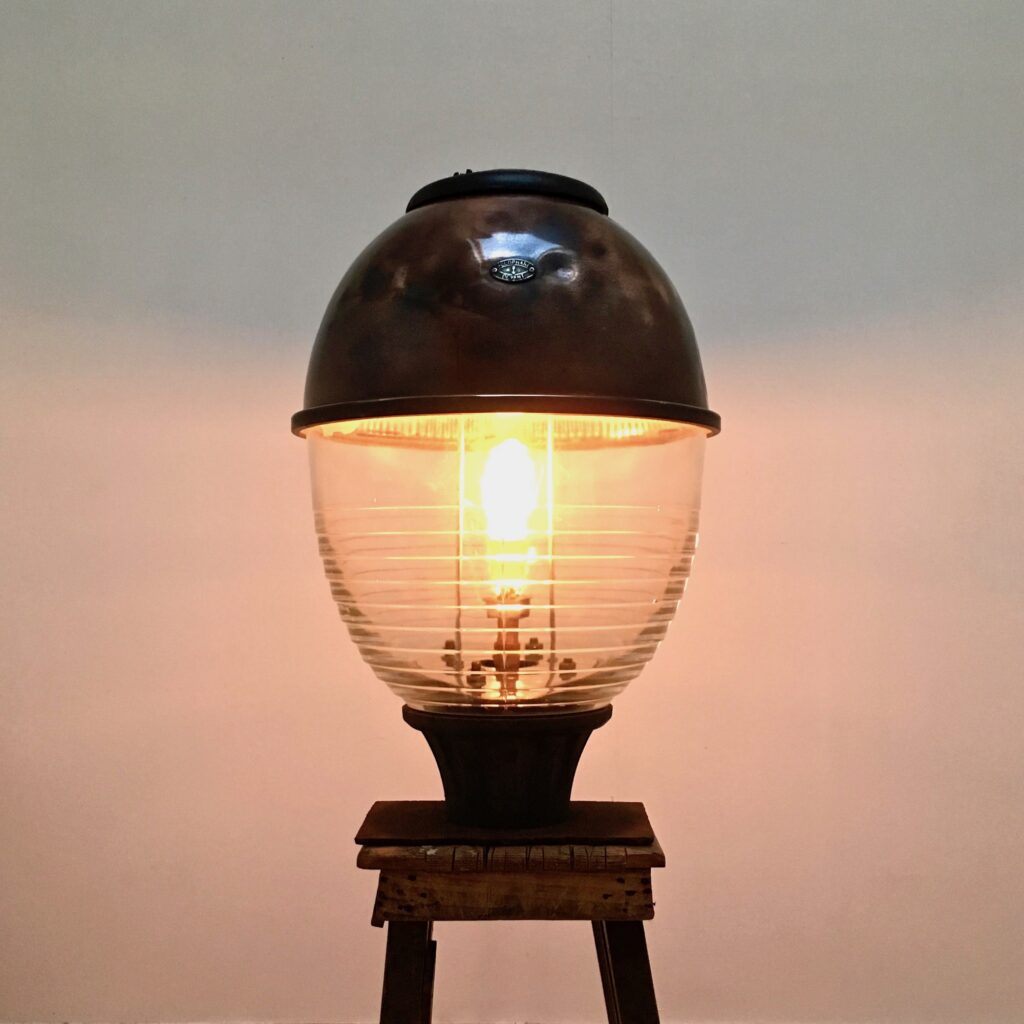 boule_lampadaire_holophane_cuivre_maison_liedekerke_lk_2.jpg
