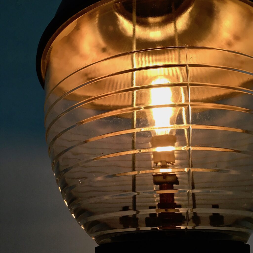 boule_lampadaire_holophane_cuivre_maison_liedekerke_lk_3.jpg