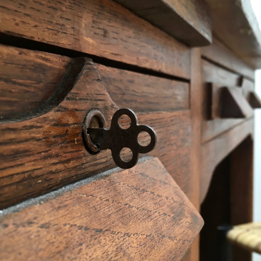 bureau_bois_ancien_maison_Liedekerke_LK_4.jpg