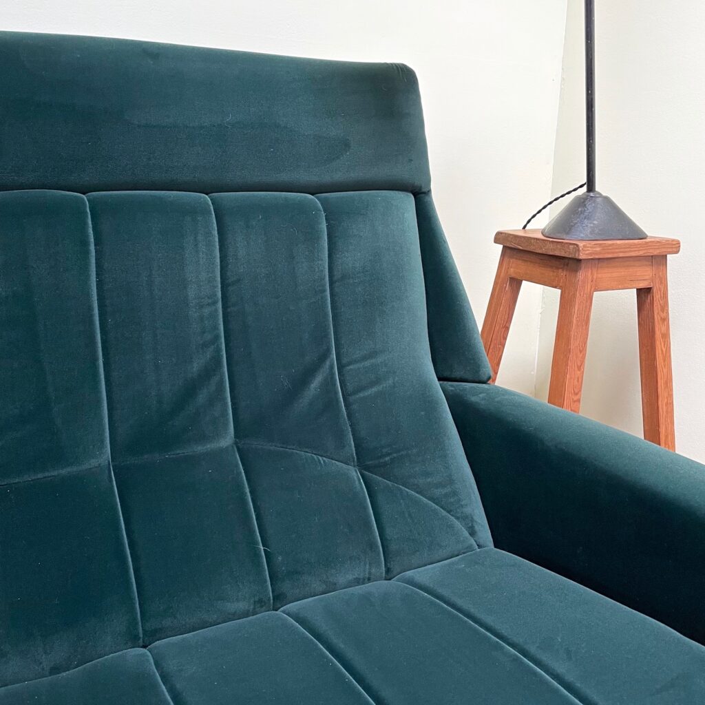 canape_sofa_guy_besnard_1960_vert_velours_chrome_maison_liedekerke_LK_10.jpg