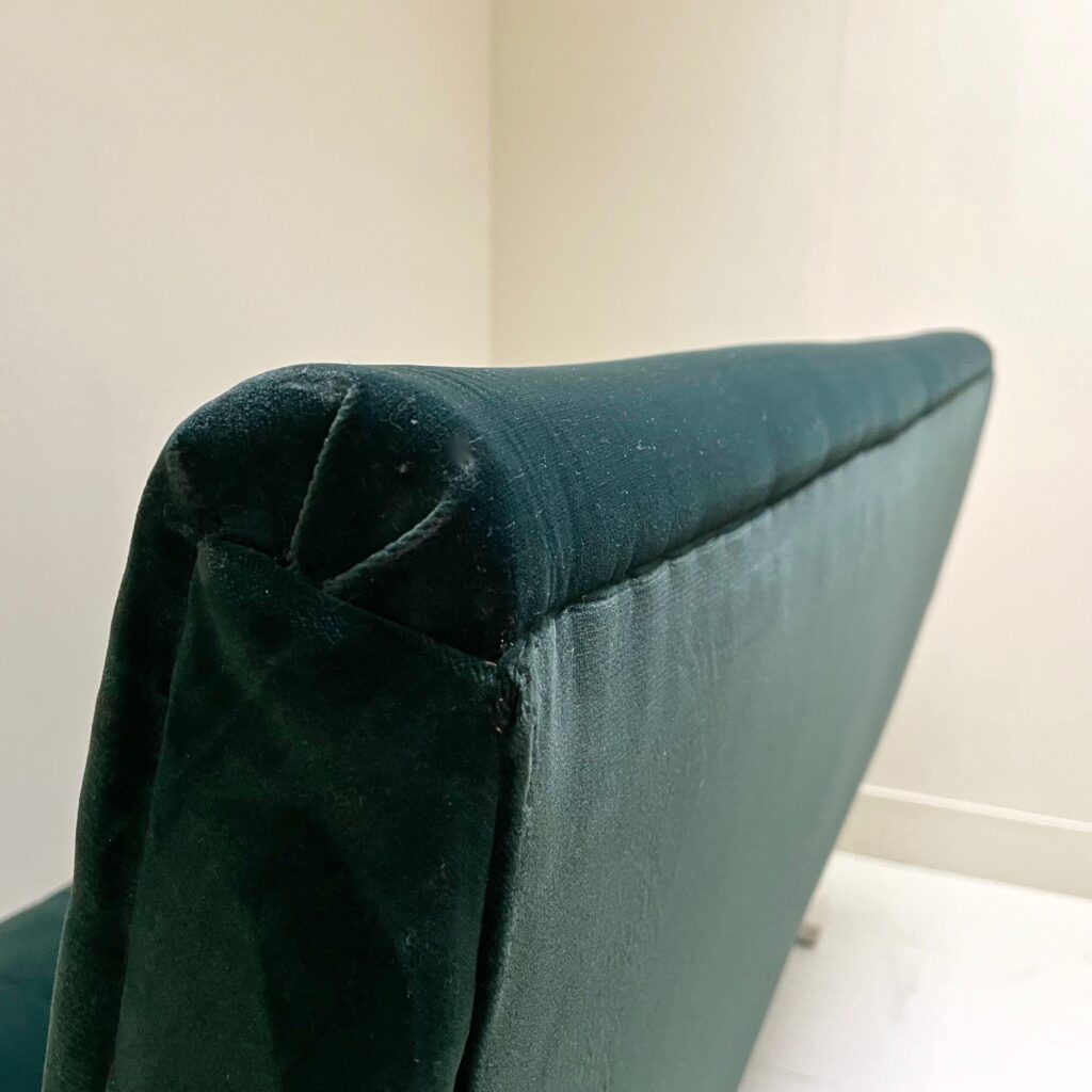 canape_sofa_guy_besnard_1960_vert_velours_chrome_maison_liedekerke_LK_3.jpg