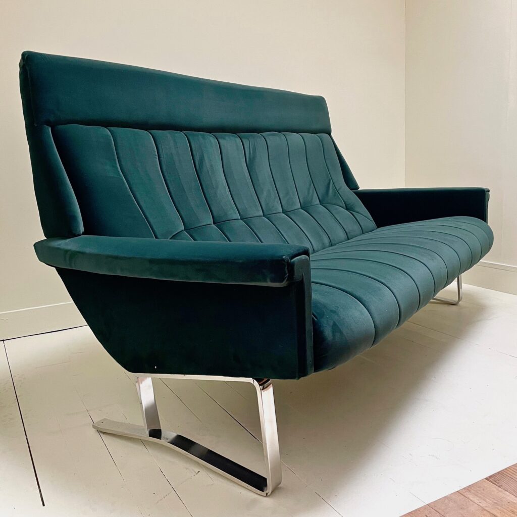 canape_sofa_guy_besnard_1960_vert_velours_chrome_maison_liedekerke_LK_5.jpg