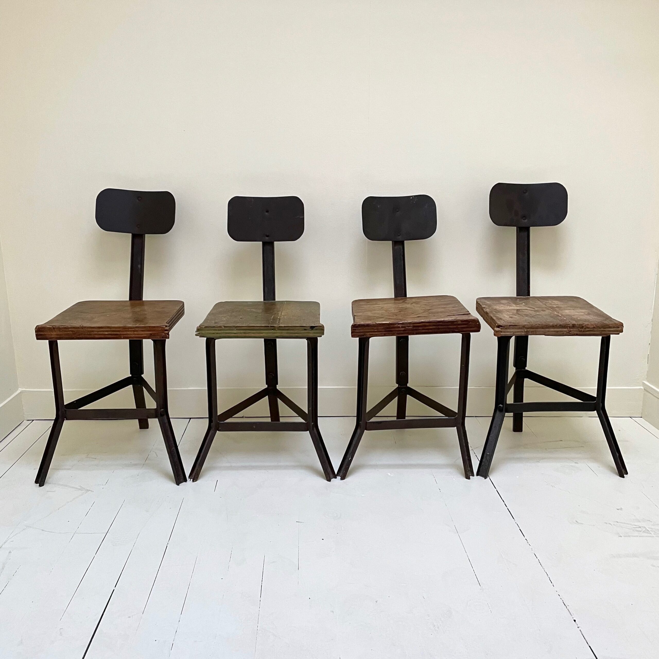 Chaises Brutaliste