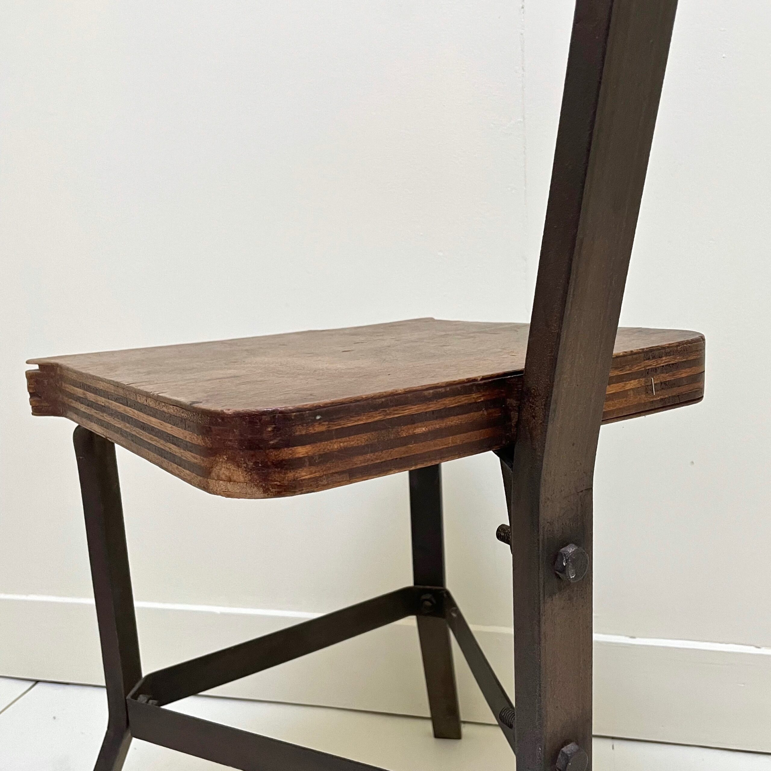 Chaises Brutaliste – Image 9