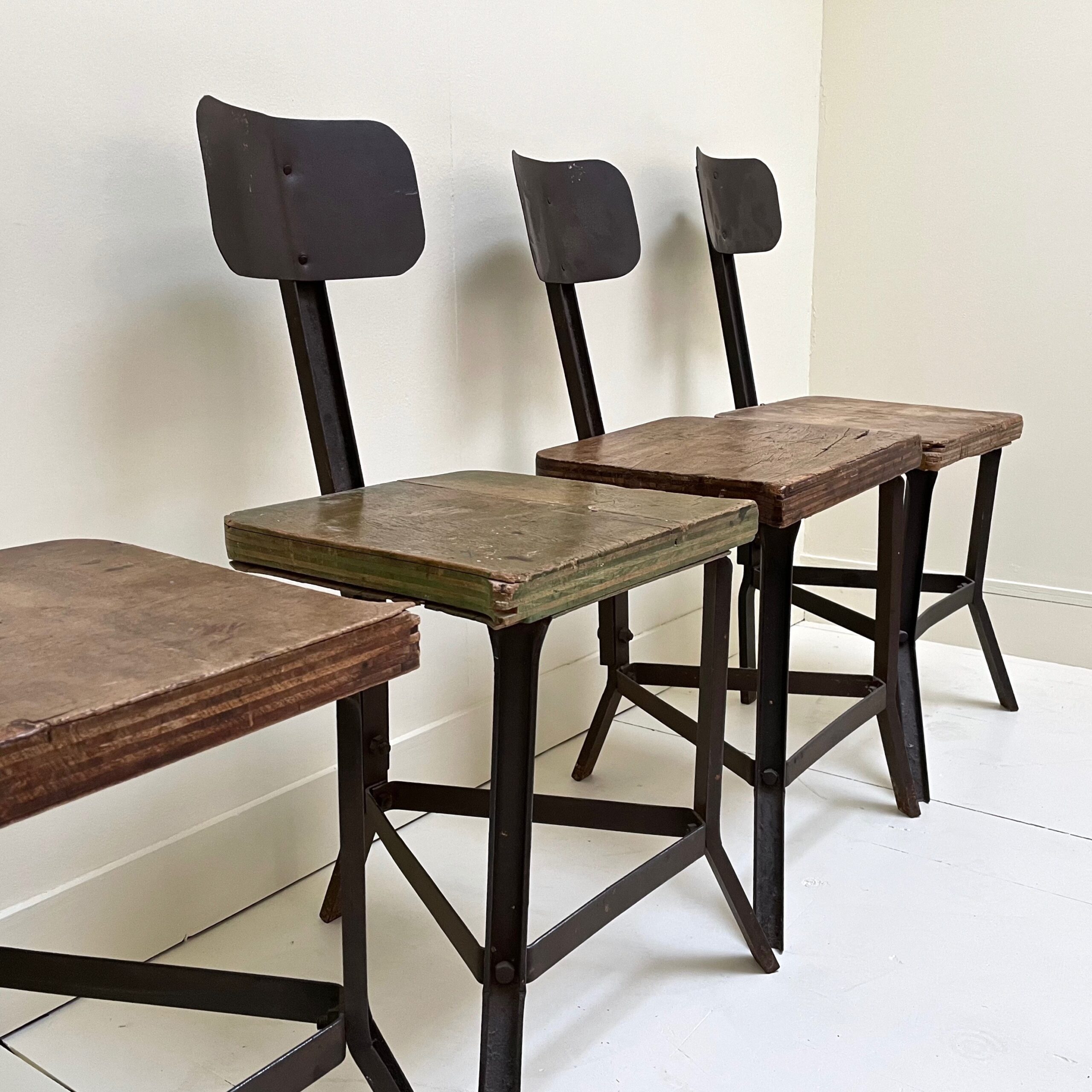 Chaises Brutaliste – Image 2