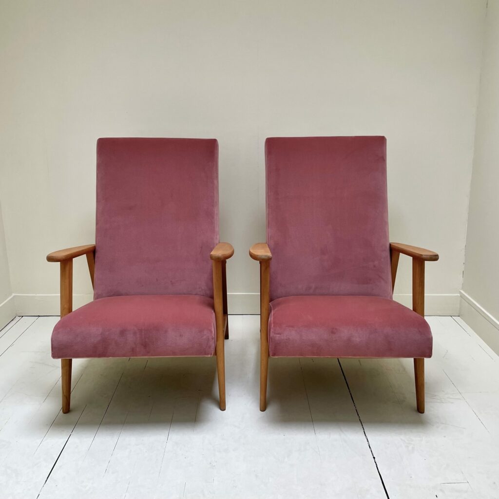 fauteuil_manucere_velours_rose_retapisse_1970_salon_maison_liedekerke_LK_3-scaled-1.jpeg