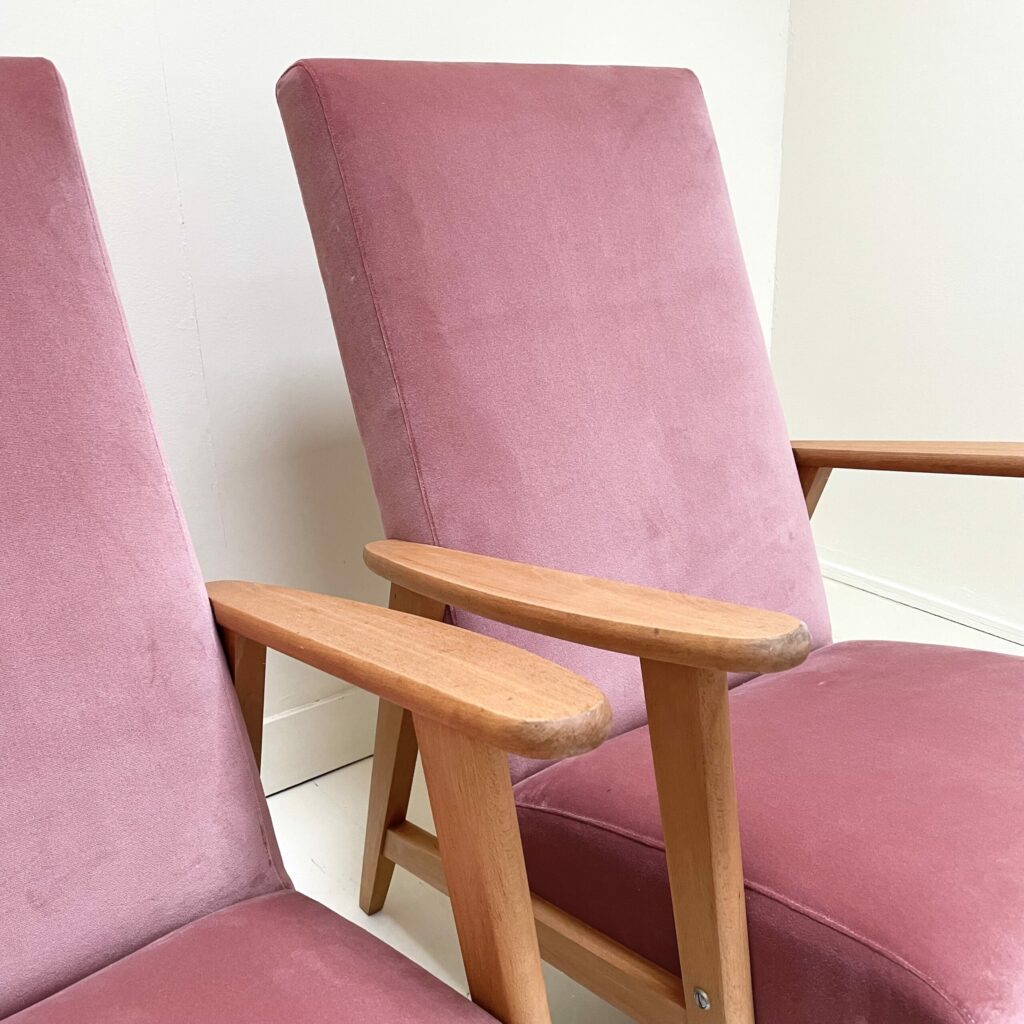 fauteuil_manucere_velours_rose_retapisse_1970_salon_maison_liedekerke_LK_6-scaled-1.jpeg