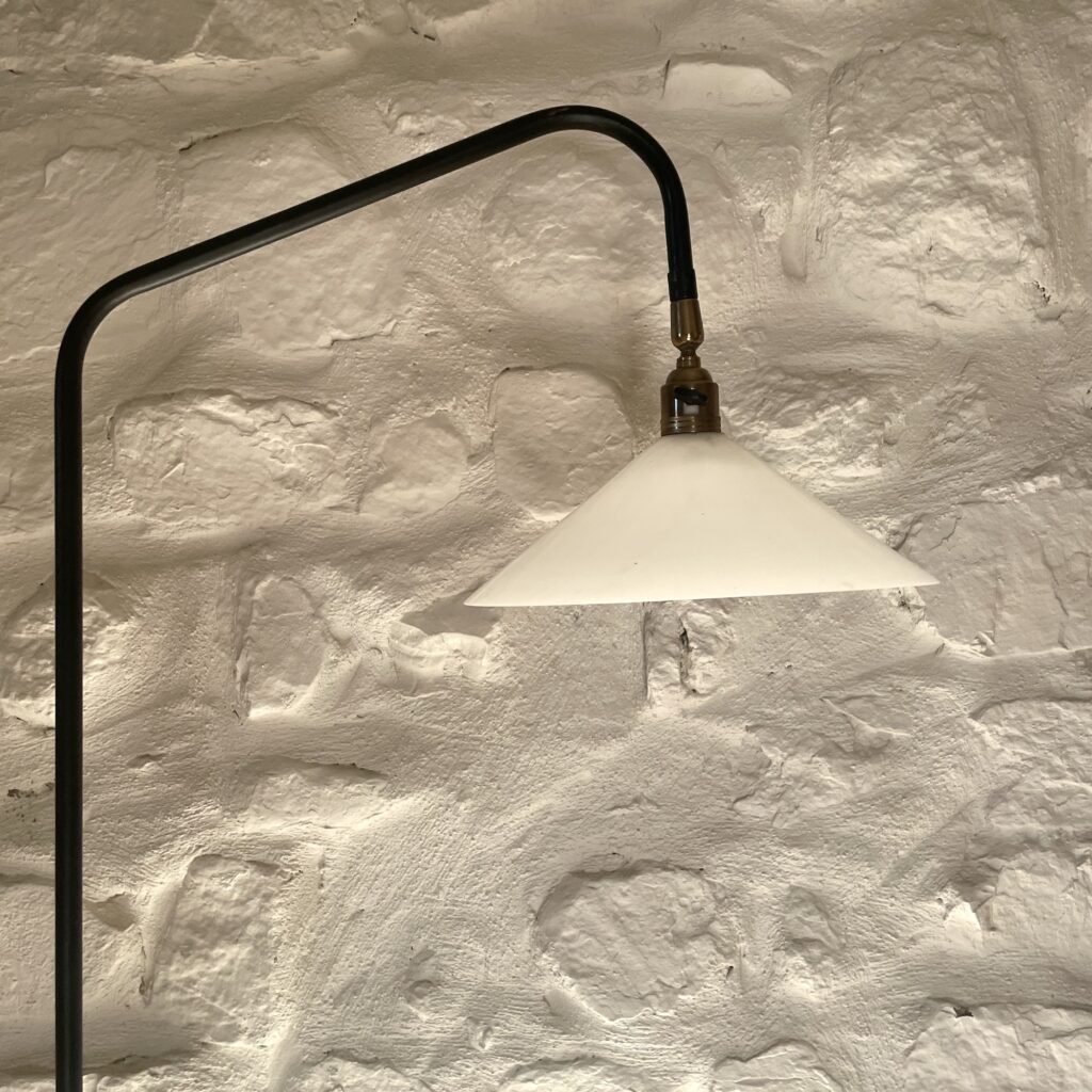 lampadaire_tablette_mategot_liseuse-opaline_bout_canape_maison_liedekerke_lk_6.jpeg