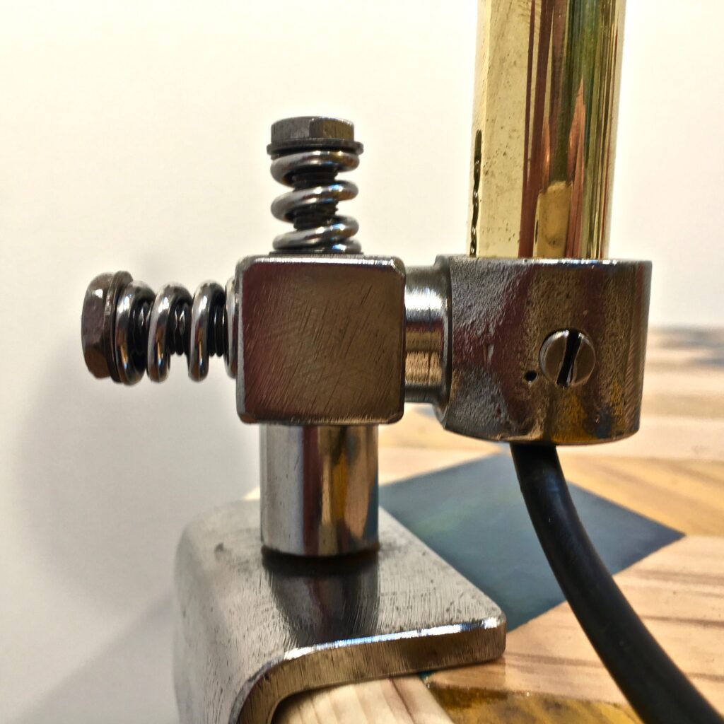 lampe_KI-E-KLAIR_machoire_industriel_maison_liedekerke_lk_5.jpg