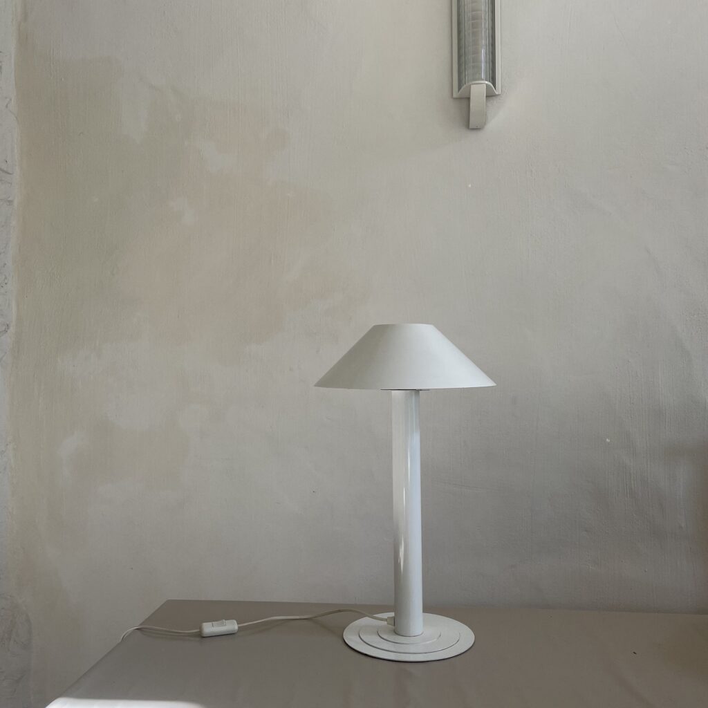lampe_poser_bureau_chevet_blanche_simple_pure_maison_liedekerke_LK_1.jpeg
