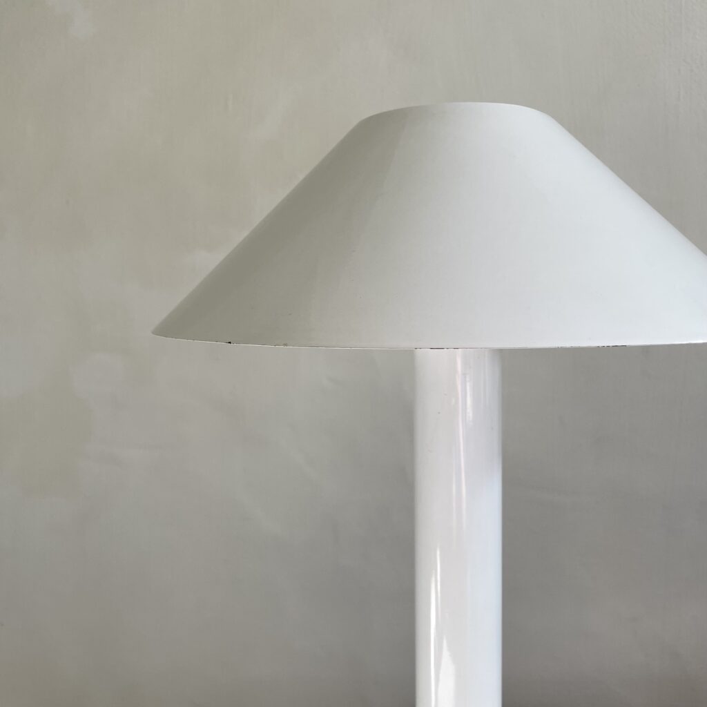 lampe_poser_bureau_chevet_blanche_simple_pure_maison_liedekerke_LK_7.jpeg