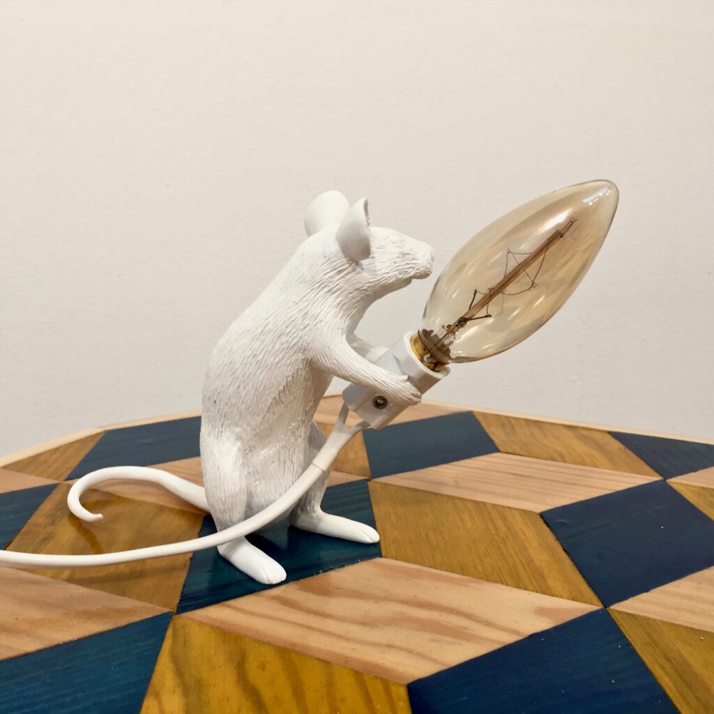 lampe_poser_souris_seletti_maison_liedekerke_lk_2.jpg