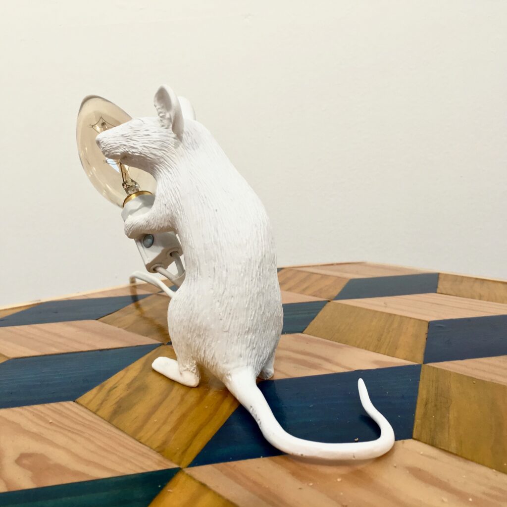 lampe_poser_souris_seletti_maison_liedekerke_lk_3.jpg
