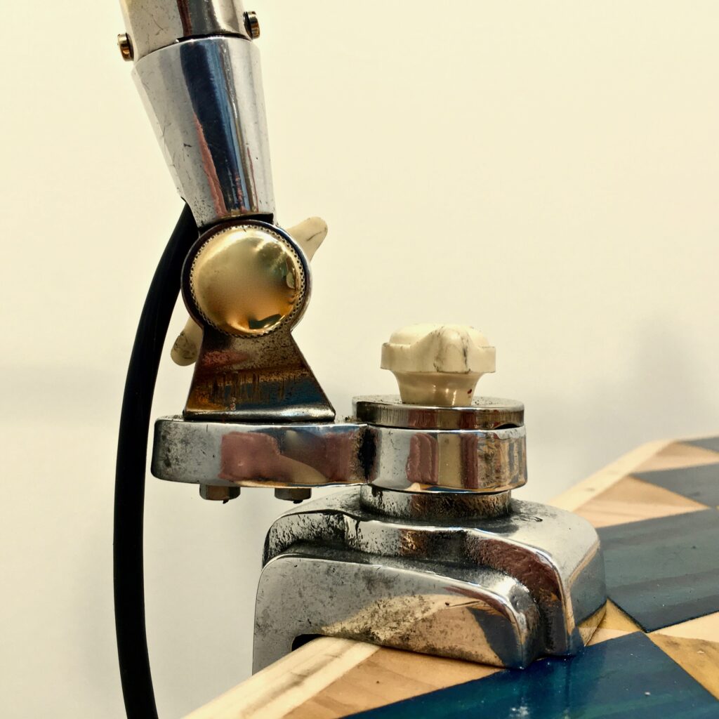 lampe_super-chrome_industriel_machoire_maison_liedekerke_lk_3.jpg
