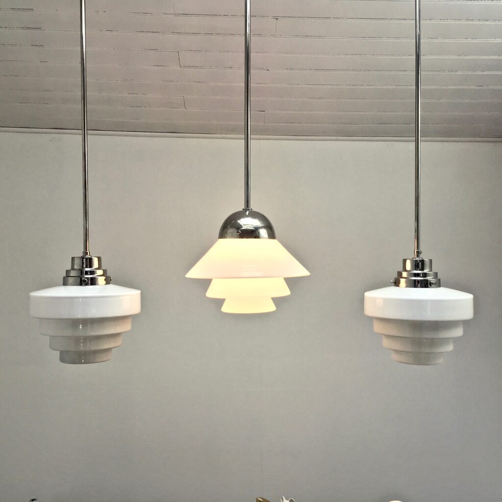 lampe_suspension_opaline_blanche_art-deco_maison_liedekerke_lk_2.jpg