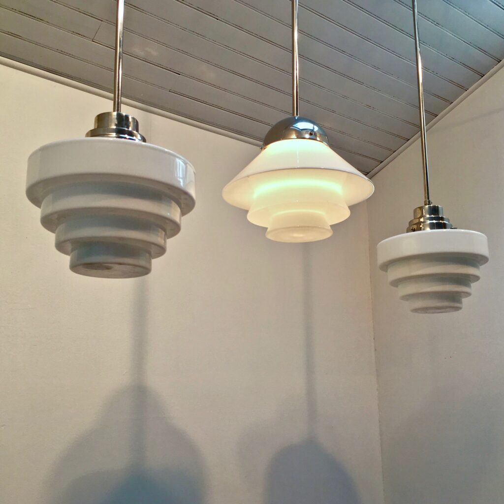 lampe_suspension_opaline_blanche_art-deco_maison_liedekerke_lk_3.jpg