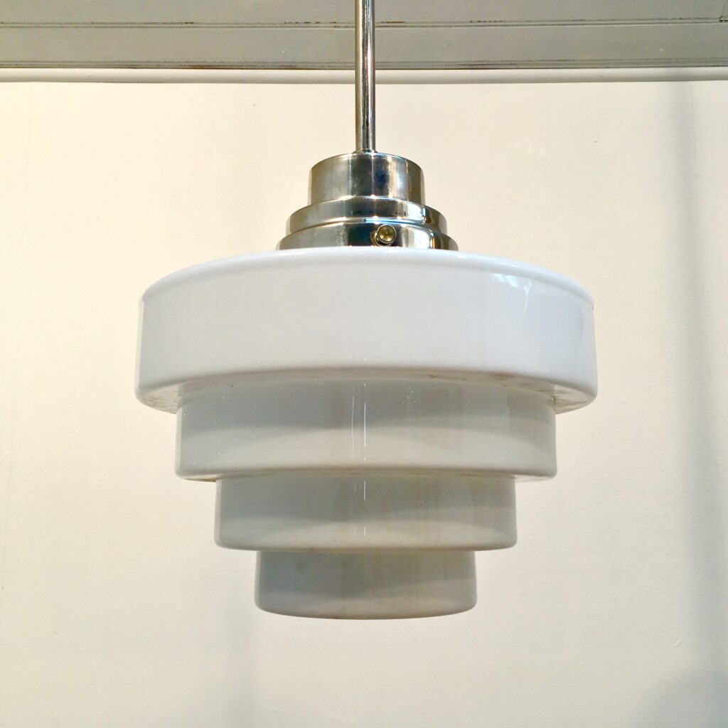 lampe_suspension_opaline_blanche_art-deco_maison_liedekerke_lk_4.jpg