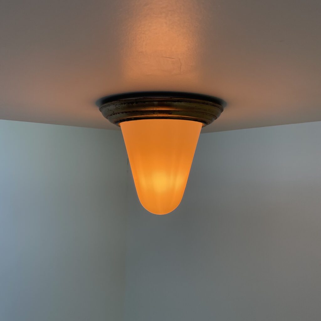 plafonnier_conique_bauhaus_opaline_maison_liedekerke_home_ceiling_LK_3.jpeg
