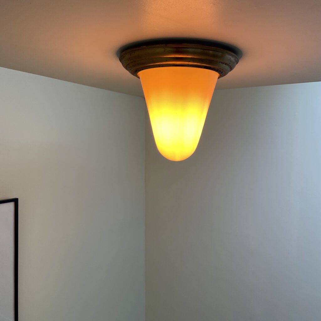 plafonnier_conique_bauhaus_opaline_maison_liedekerke_home_ceiling_LK_4.jpeg
