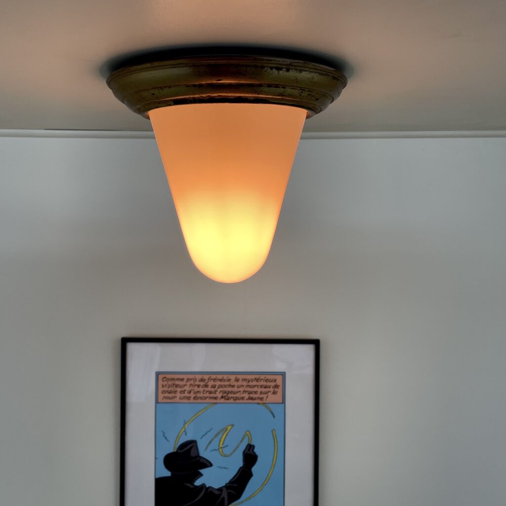 plafonnier_conique_bauhaus_opaline_maison_liedekerke_home_ceiling_LK_5.jpeg