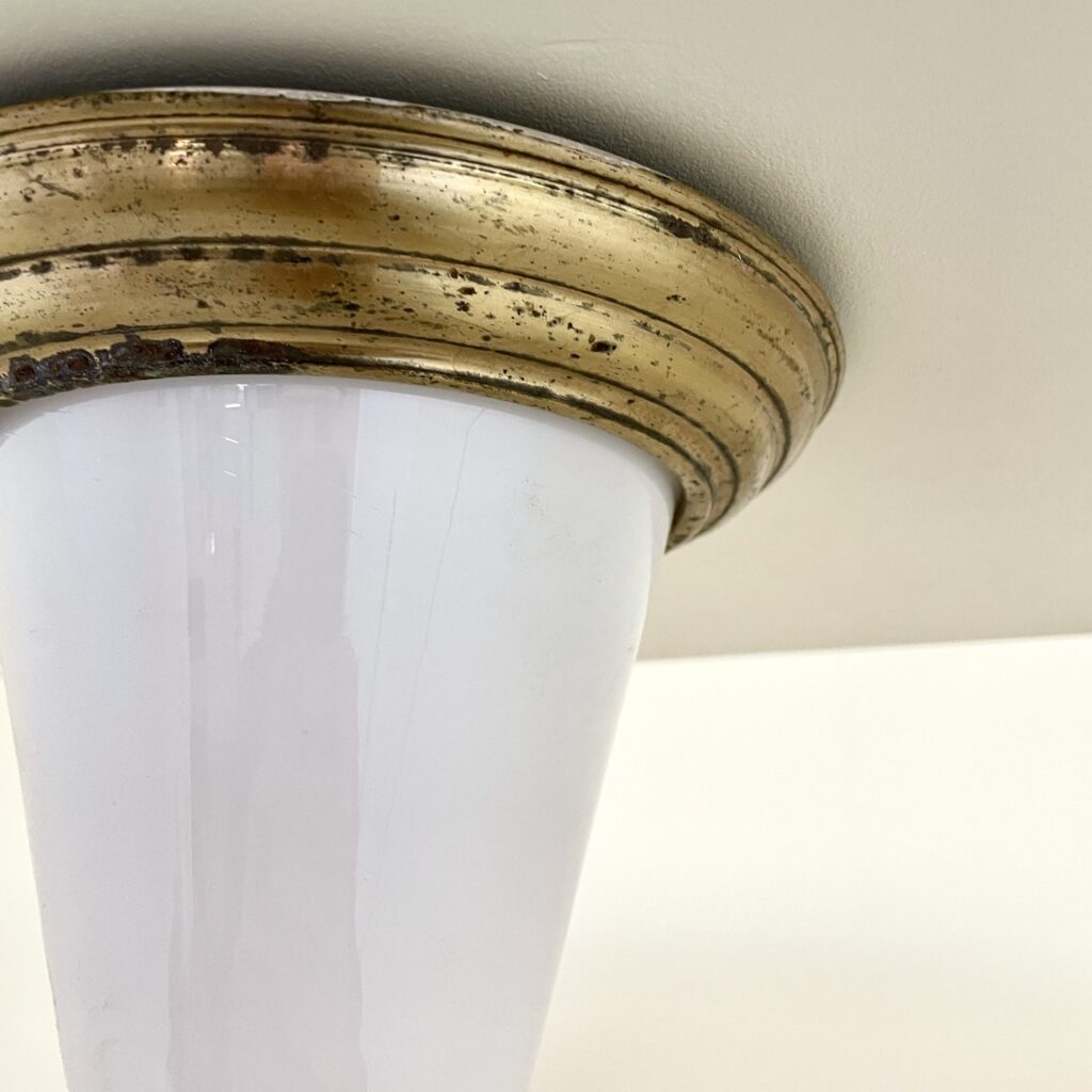 plafonnier_conique_bauhaus_opaline_maison_liedekerke_home_ceiling_LK_6.jpeg