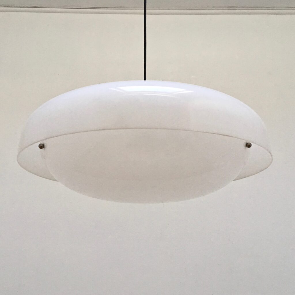 suspension_blanche_italienne_plastique_maison_liedekerke_LK_2.jpg